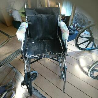 車椅子  です。チューブレスの交換が必要です。