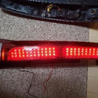 C25セレナ純正加工LEDテールとリフレクター