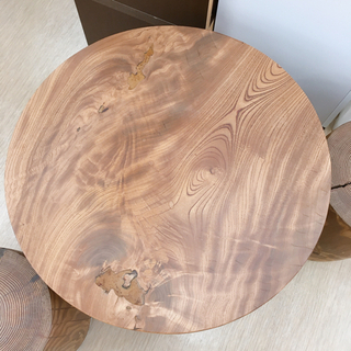 切り株風テーブルセット✨イス2脚付きです♪✨どこに置いても雰囲気