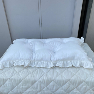 ロング枕　白で綺麗です。　新品ではありません。