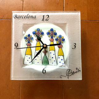 時計 壁掛け時計 バルセロナ ガウディ 差し上げます