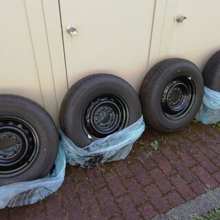 【11/13まで】ハイエースバン　純正ノーマルタイヤ　ホイールキャップ4本セット