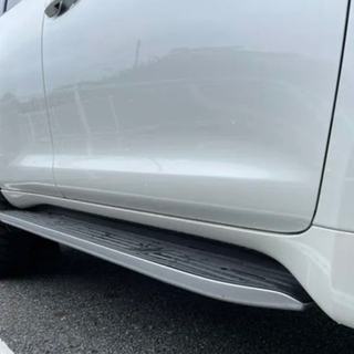150プラド　純正サイドステップ　運転席側 プラド150 【運転席側のみ】サイドステップカバー シルバー