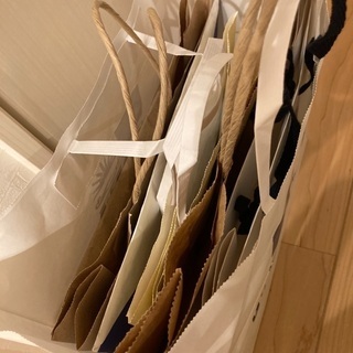 紙袋たくさん