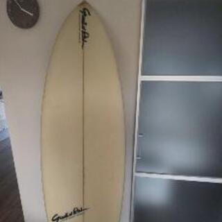 グンタ・ロン・サーフボード