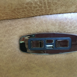 1人用ソファ　パーソナルチェア　リクライニングチェア  スマホ電源付き