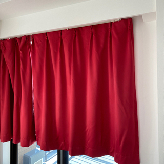 【ネット決済】赤　カーテン　2枚　遮光つき