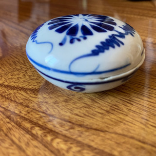 バリ島の陶器の入れ物 − 滋賀県