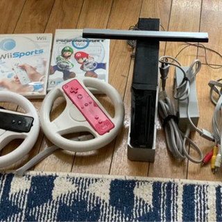 Wii 本体　コントローラー2つハンドル付き　マリオカートWiiソフト