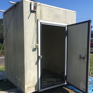 1坪冷蔵庫アルミパネル 冷蔵機なし。汚れ多し。