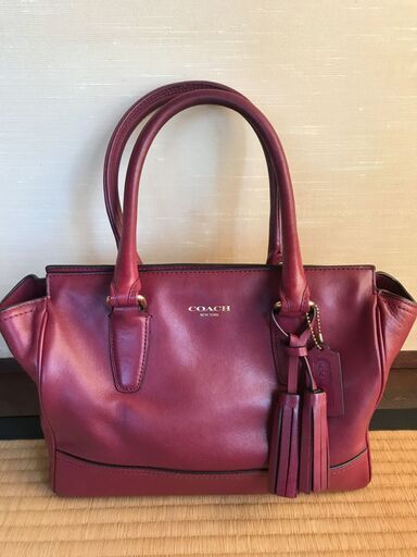 コーチ　COACH　ハンドバッグ　肩掛けにもできます　エンジ　赤