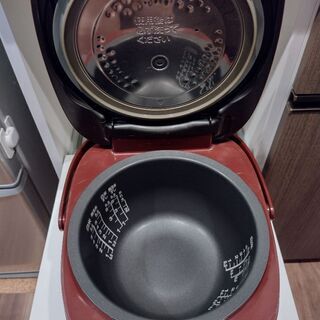 炊飯器 可愛いレッド！ 5合炊き炊飯器 TOSHIBA RC-10VRJ(R)
