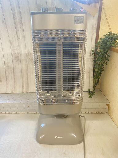 ダイキン　遠赤外線暖房機　セラムヒート　ERFT11NS　 首振り/ヒータ角度/パワー調整機能　2012年製