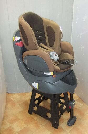 Aprica 回転式チャイルドシート(ブラウン)、蛇腹式日除(シェード)付 Aprica 回転式チャイルドシート(ブラウン)、蛇腹式日除(シェード)付