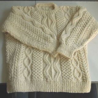 【ご成約】ケーブル編み オフホワイトのセーター