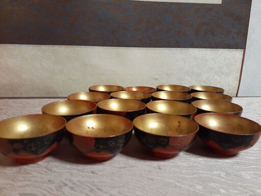 盃【酒杯】昭和レトロ　16客セット 酒盃 酒器　猪口 ぐい呑 　黒　朱色　金