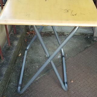 折りたたみ式　ガーデニング　テーブル（高さ70cm、横幅７４cm...