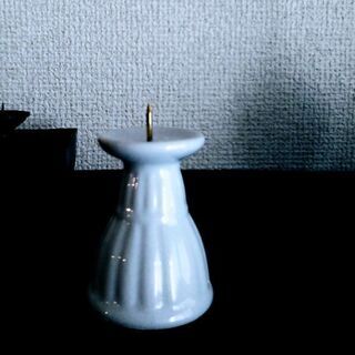 白磁の小さな菊文様燭台【未使用品】