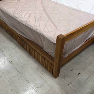 取りに来れる方限定！UNICOのセミダブルベッド！