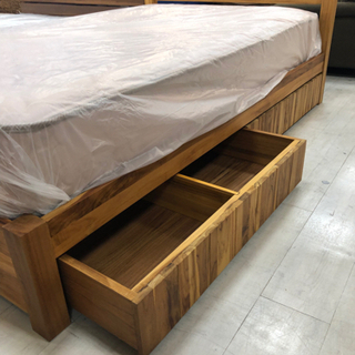 取りに来れる方限定！UNICOのセミダブルベッド！