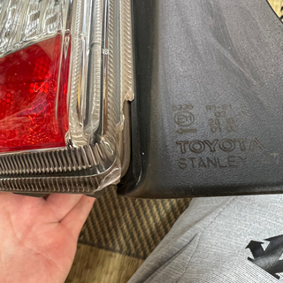 30プリウス   純正後期テール　左右セット