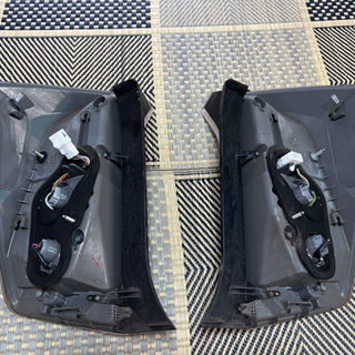 30プリウス   純正後期テール　左右セット