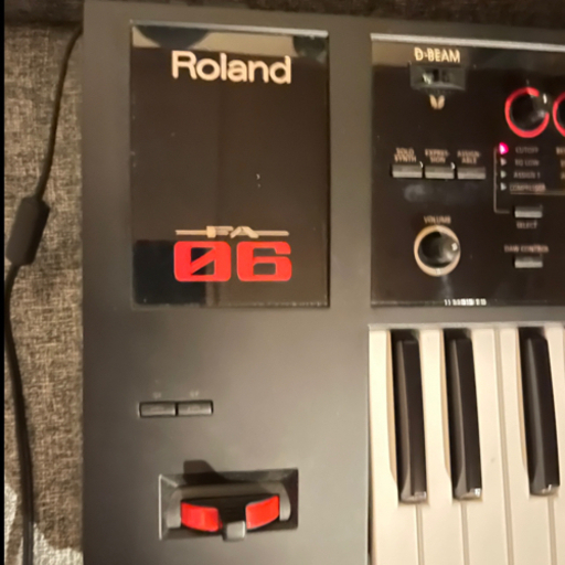 美品 Roland  FA-06 キーボード　シンセサイザー