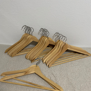 【美品】IKEAの木製ハンガー 17本