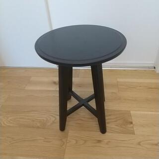 黒のサイドテーブル