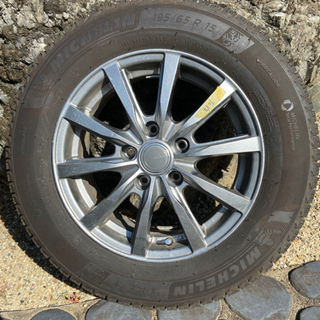 【決まりました】スタッドレスタイヤ　４本