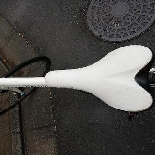 クロスバイク ホワイト antares shaula213 超軽量 9速