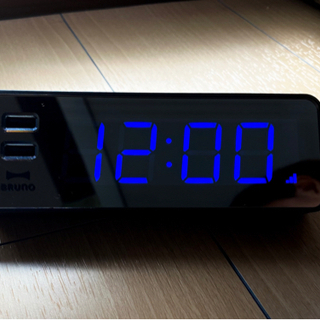 デジタル卓上ミラー時計 電波時計 アラーム USB充電 LED