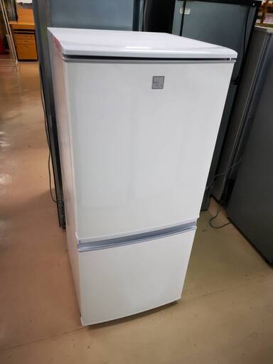 シャープの冷蔵庫です。2020年製で新品同様ですよ～(^^♪ www.altatec 