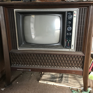 昔のブラウン管テレビ
