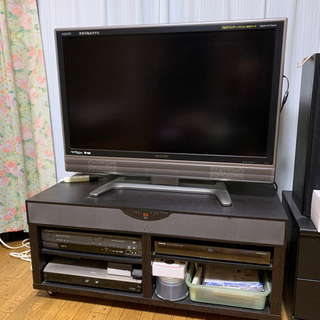37型シャープ液晶テレビとテレビ台(スピーカー付き)