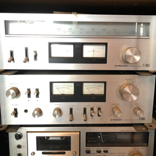 レコード再生機械、スピーカー、カセットテープ再生機械