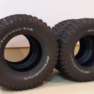 値下げしました グッドリッチ 35インチ マッドタイヤ ホワイトレター 35x12.50R17 BFGoodrich Mud Terrain KM2  ラングラー