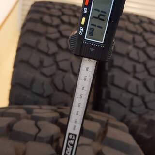 値下げしました グッドリッチ 35インチ マッドタイヤ ホワイトレター 35x12.50R17 BFGoodrich Mud Terrain KM2  ラングラー