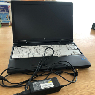 【富士通】ノートパソコン LIFEBOOK A561/D