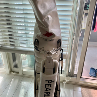 白のゴルフバッグ　パーリーゲイツ