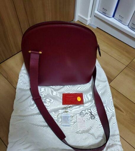 (値下げ交渉不可)Cartierワンショルダーバッグ