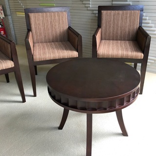 コーヒーテーブル・チェア3脚