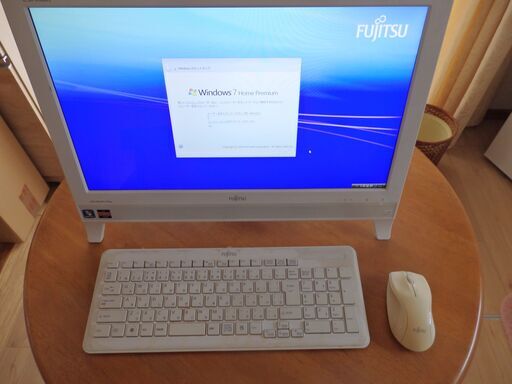 20型デスクトップパソコン（FUJITSU ESPRIMO EH30/HT スノーホワイト）