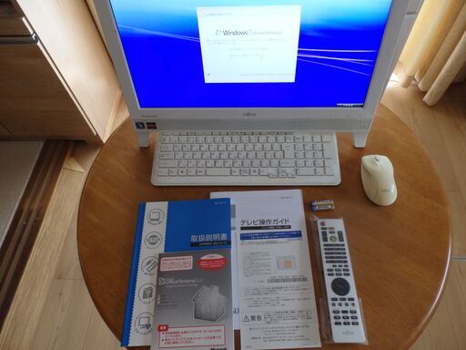 20型デスクトップパソコン（FUJITSU ESPRIMO EH30/HT スノーホワイト）