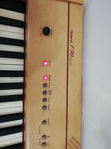 電子ピアノ　ローランドF90