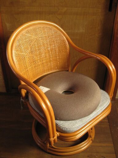回転座椅子 籐製 ドーナツクッション付き 新品未使用 | jarwan.com