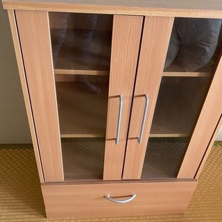 【ネット決済】ガラス扉の木製食器棚