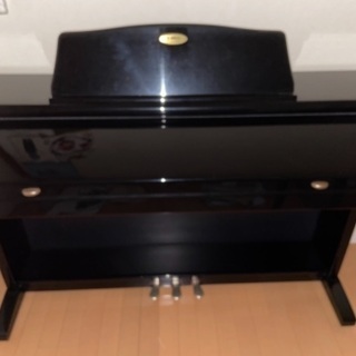 黒塗りの素敵な電子ピアノです