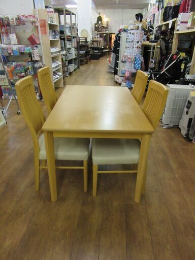 ニトリ ダイニングセット 幅135×奥80×高70㎝ 4人掛け 食卓テーブル