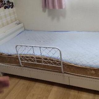 白い収納付きシングルベッド